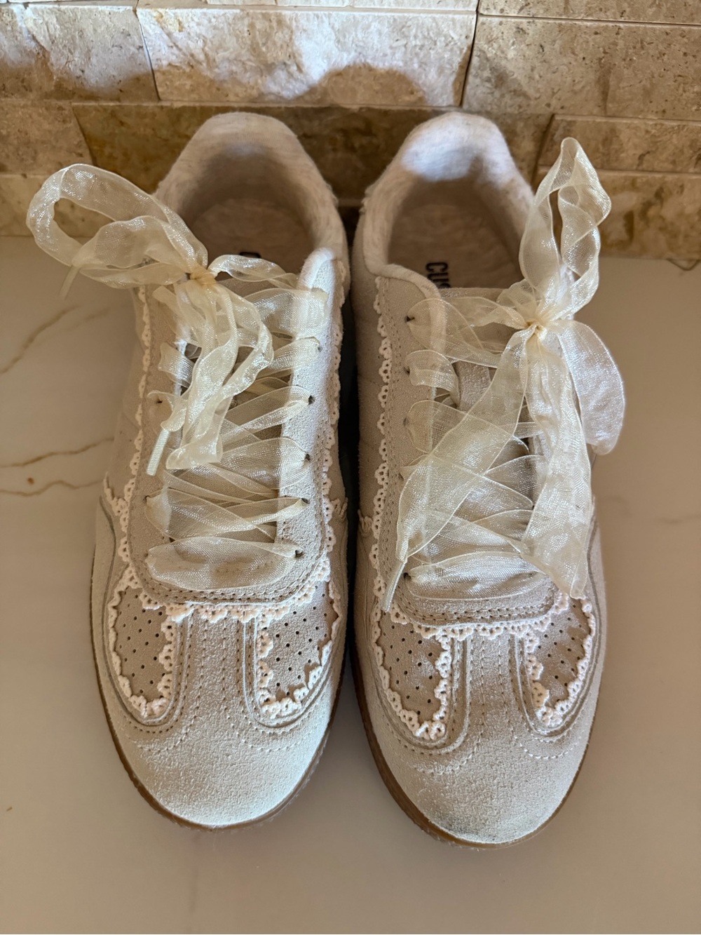 Cream Lace-Trim Casual Sneakers with Organza Bows - Picture 2 of 4